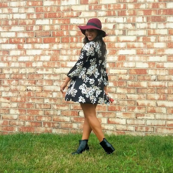 DELICATE BLACK WHITE FLORAL SHIFT DRESS - Picture 5 of 8